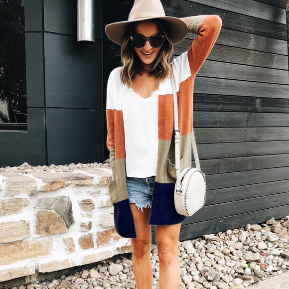 Sweaters - Contrast color cardigan